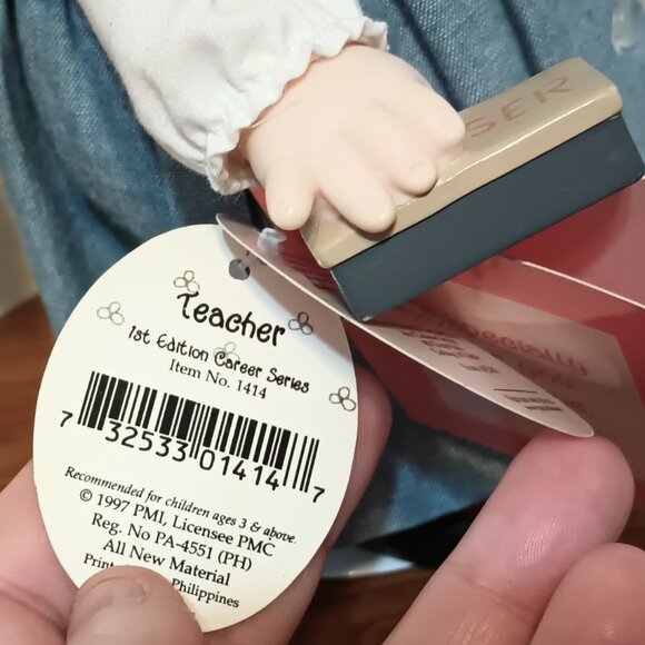 Precious Moments Teacher Doll First Edition #1414, Original Stand, with All Tags - Picture 6 of 9